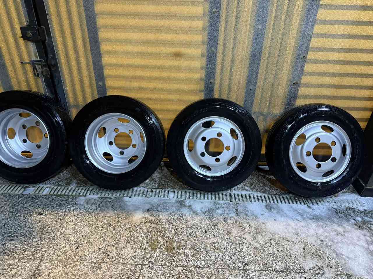 سلام عليكم ويلات جوبلس 7 كلهن اصليات هنه وتيرات 4 مصبوغات وجاهزات سعرهن مليون و600 مكاني بصره ودعاميه مديل 7 وجوا بلاديه بدون صبغ سعرها 150 رقمي ***********
