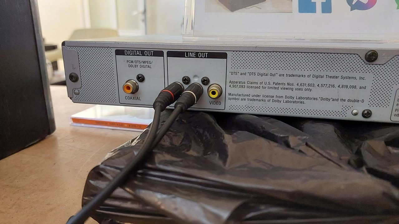 السلام عليكم.. عرض #2026006
مشغل SONY NS-330
DVD/CD AUDIO/MP3/VCD
حجم لارج(عرض 43CM) لون سلفر
انواع المخارج والتفاصيل مصورة بالمنشور .
السعر 32 الف دينار ..
 مكاني سليمانية... يوجد توصيل كافة المحافظات.
Mustafa Electronics 
Audio , Video & Electronics
Whatsapp: ***********
