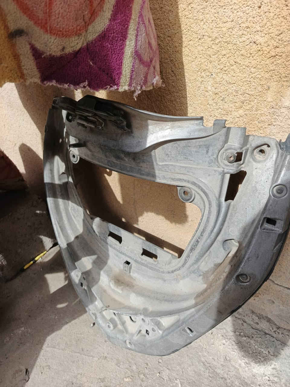 مكينة 010 s7 ع وضعيته بكن شغال 
كشن 010 
عقل s7 + كتف شحن + سلف 
ظفيرة كاملة s7 
ويالة كروم ABS 
شاصي كامل s7 
تانكي نظيف 
أكو كم قطعة بعد من الكفرات 
***********
