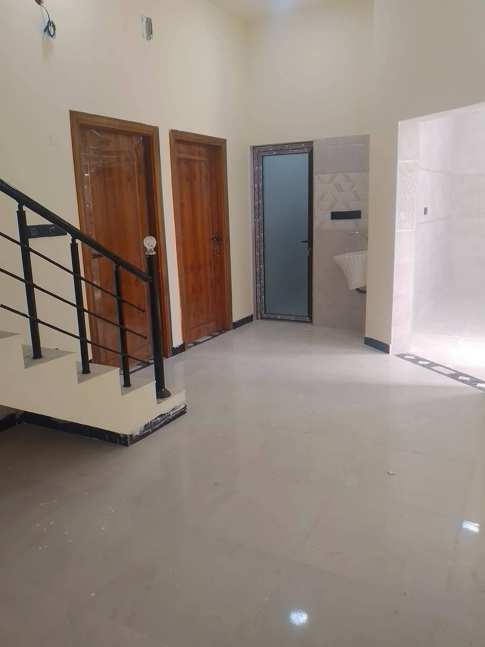 دار سكن للبيع طابو زراعي عراقي يتكون من غرفتين وديوان وصاله ومطبخ وصحيات مساحة 110 متر مربع عنوان البصره ابو الخصيب ابو جوزي كافة الخدمات ماء كهرباء مدارس سعر 72 وبيه مجال قليل *********** ***********
