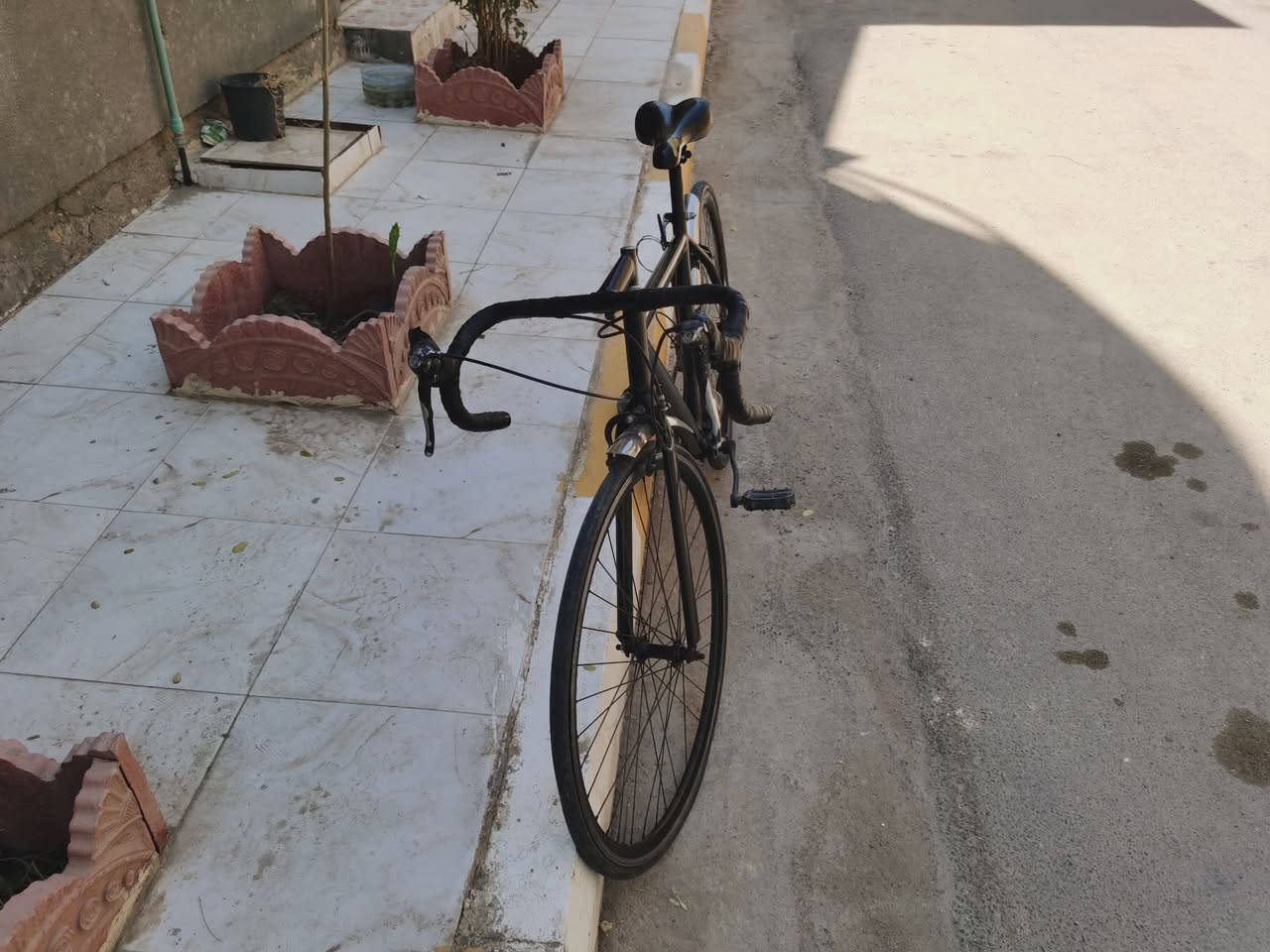 سلام عليكم
بايك رود مثل ما موضح بالصور
سلس بالقيادة ووزنه لا بأس بي
البايك أغلب القطع مالتة مصبوغة
سعره ٧٥
مكاني ذي قار
للتواصل ***********
