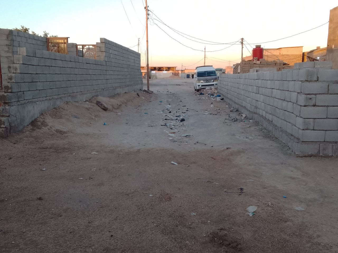 قطعه زراعي خلف معارض الزبير وادي سباع المساحه 180متر واجهة 8ونص ونزال 22للبيع تبعد عن شارع سفان 1000متر وعن شارع تبليط 50متر السعر 10قابل للتفاوض  ***********الرقم ما متواجد علفيس مستعجل علئ البيع
