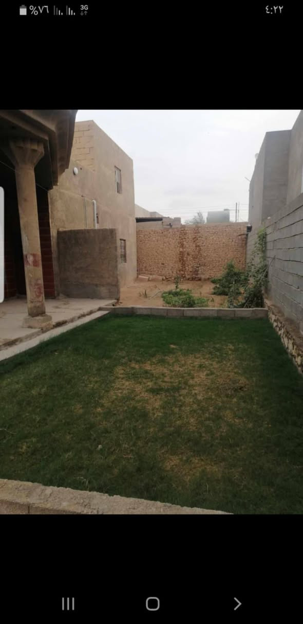 السلام عليكم  
بيت بل قائم حي شهداء سعده مساحته 400م طابو ب اسمي يبعد عن الشارع العام 40 متر يتكون من طابقين الطابق الاول ديوان  وكندور  وهول سيراميك وصبغ جديد ومطبغ وغرفتين وصحيات خارجيه وداخليه والطابق الثاني يتكون من غرفتين الديوان 7ب4 والهول 5ب6 والغرف 4ب4 و 5ب4 والفوك اكبر وسند تمليك جديد بل 2025 
السعر 40 مليون وبي مجال ويرهم مراوس بسياره موديل حديث لاستفسار الاتصال على الرقم 
***********
***********
