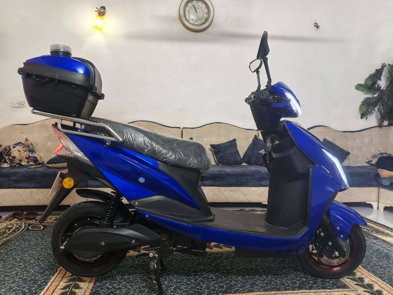 السلام عليكم دراجة شحن سكنس استخدام شهر دراجة 6بطاريات نضام رجوع الى الخلف دسكات امامي خلفي سرعه 120 الحقيقي 70دراجه خير من الله السعر 700وبيه مجال بصيط *********** المكان بغداد الشعله
