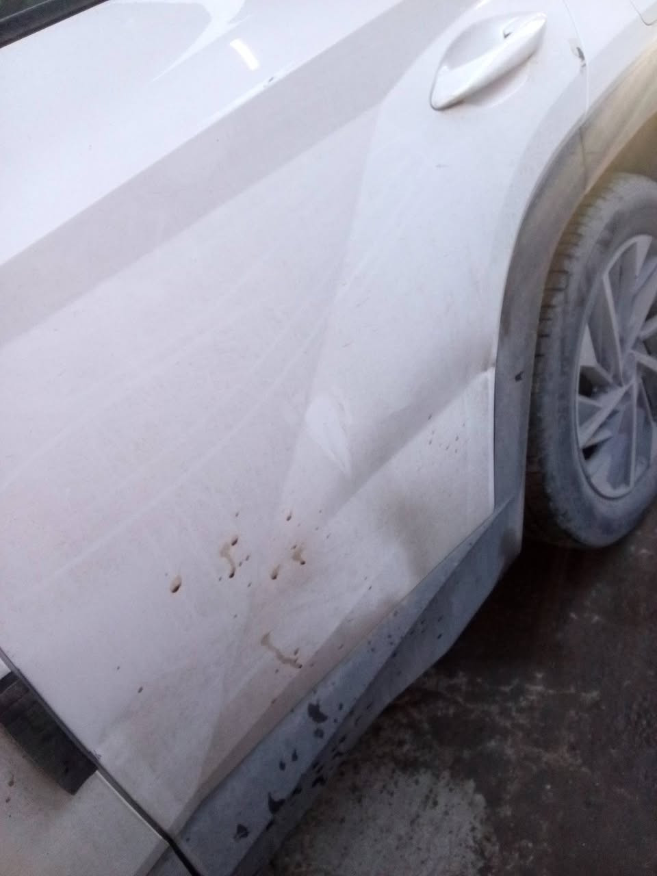 تعديل الأبواب الخلفية على البارد سياره هونداي توسان قبل وبعد الإنتهاء منها 
سمكره وفابير كلاس سيارات حديثه باادراه حيدر السمكري بغداد هاتف ***********
