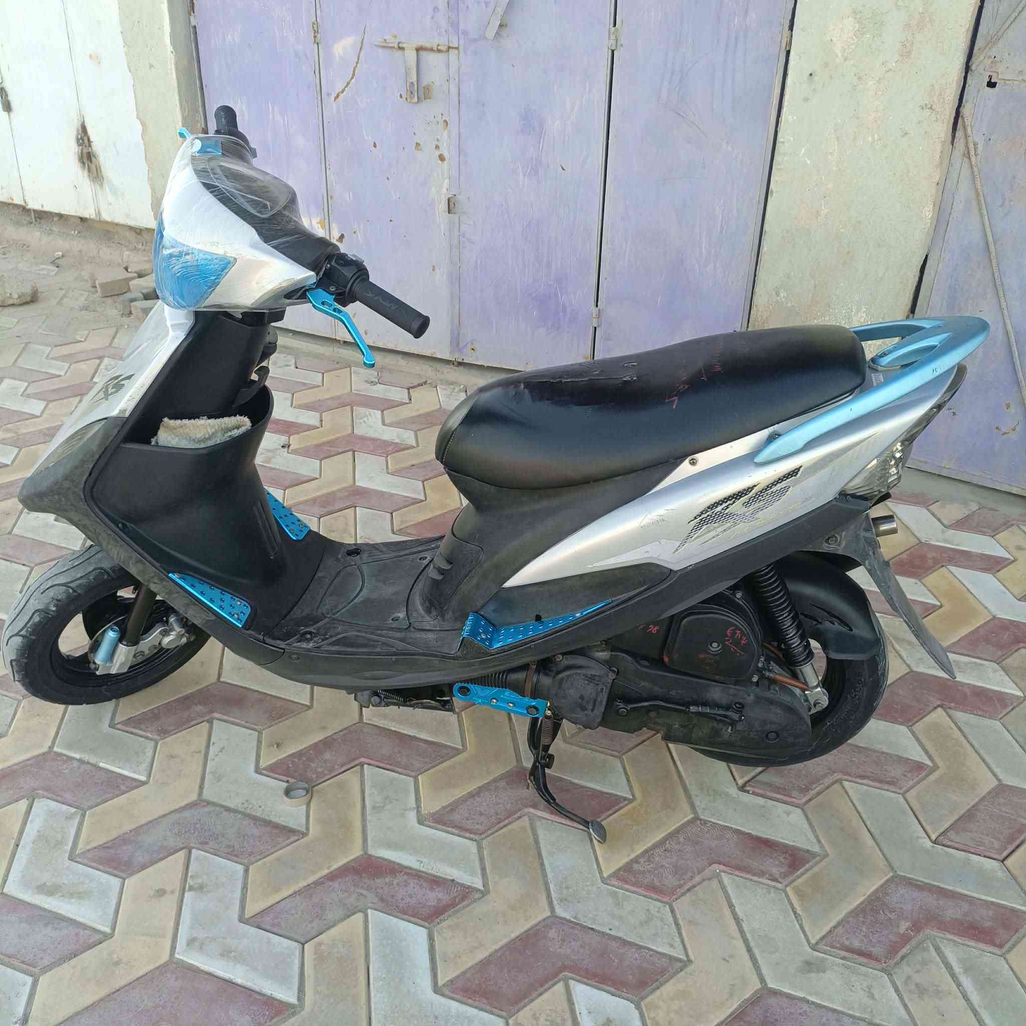 سلام عليكم ماكس عدله وكاله فول نعومه محركه 49 بلادي شركه دراجه خير من الله مفوله مال جناي مامتعوبه كفرات بلادي ختم واحد السعر 800 وبيه مجال اتصل  أو خاص***********
