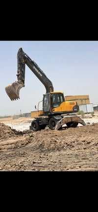 حفارة فولفو • موديل ٢٠١١ • حجم ١٦٠