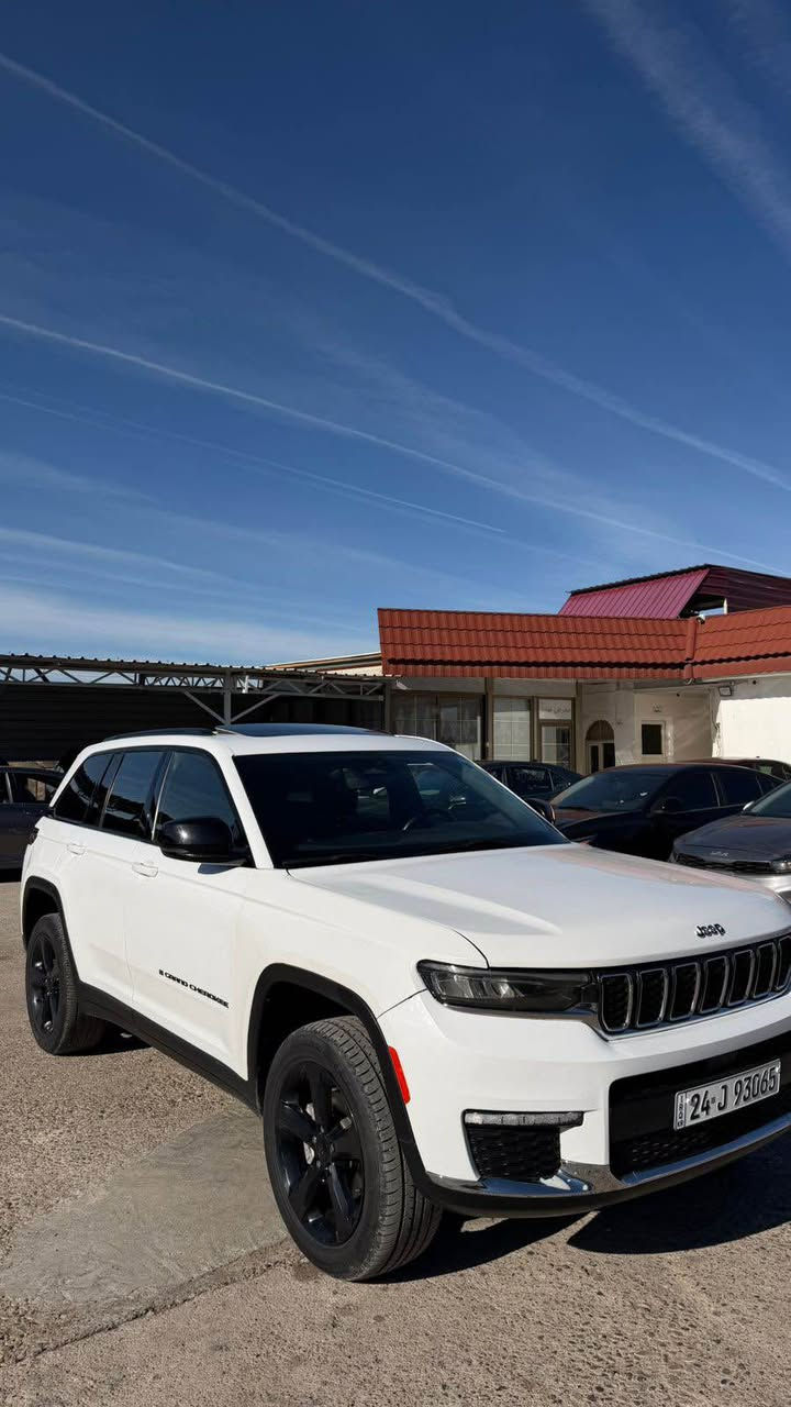 السلام عليكم 
جيب گراند شيروكى 2022مرقم كامل باسمى ✅
سعر :285 ومجال 
حجم المحرك : 3.6L(6سلندر )
ملاحظة : فقط بوند و چاملغ صبغ 🛑 بدون نقطه دواخل ✅
ارباگ سستم بلادى ✅ 

الموصفات :
فتحة 
فورويل 4x4
شاشة الكتروني 
بصمة تشغيل
بصمة 4 ابواب
تشغيل عن بعد (𝐑𝐄𝐌𝐎𝐓𝐄 𝐒𝐓𝐀𝐑𝐓)
هاند بريك بصمة 
شاشة دشبول ديجيتال
رادار امامي (تحديد مسار)
رادار جانبي  (نقاط عمياء)
رادار خلفي 
حساسات امامي
حساسات خلفي 
نظام : 𝐄𝐂𝐎
نظام : 𝐍𝐎𝐑𝐌𝐀𝐋
نظام : 𝐒𝐏𝐎𝐑𝐓
كشنات هيتر
تحكم استيرن 
استيرن هيتر
تبريد لمس
تبريد مركزي 
لايتات ليد وعدسة زينون بيلادي
بيلاجكتور 𝐋𝐄𝐃 بيلادي
بكلايتات 𝐋𝐄𝐃 بيلادي
ويل كروم
وبعد هواية مواصفات …
‏ ‎تفاصيل اكثر الاتصال علی ارقام التاليه 

‏ WhatsApp - Vibir
☎️***********
عنوان📍عقره 
‏ اكر, نينوى
