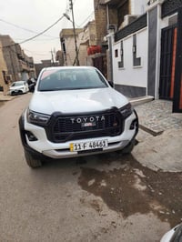 تيوتا هاي لوكس موديل ٢٠٢٤ ضمان شركة ساز معروضه للبيع ٠٧٧١٣٥٤٢٥٤٤