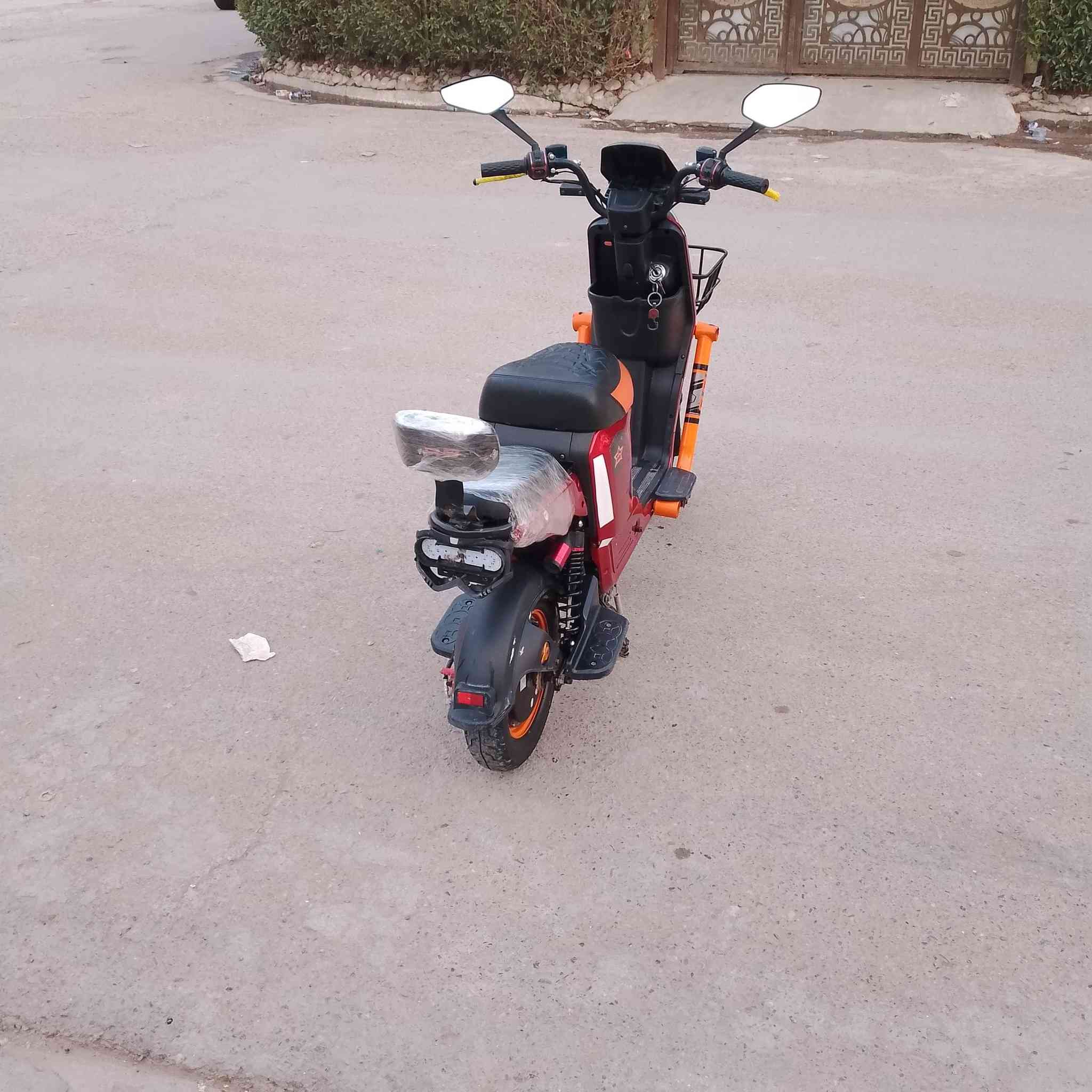 السلام وعليكم دراجه شحن للبيع
النوعيه ار9 الحجم الكبير موديل 25
5 بطاريات الكبار 32 امبير جدد
ملف 2000 واط حقيقي  
منفذ يوبياءس 
تشغيل عن بعد 
انذار ضد السرقة 
لايت عالي وناصي 
اشاير يمنه ويسرة 
دبل اشارة 
4 نمر حقيقي 60 
هورن 
مكاني بغداد البلديات 
السعر 380 و بيها مجال 
رقمي *********** موجود واتساب ورصيد ومزنجر
