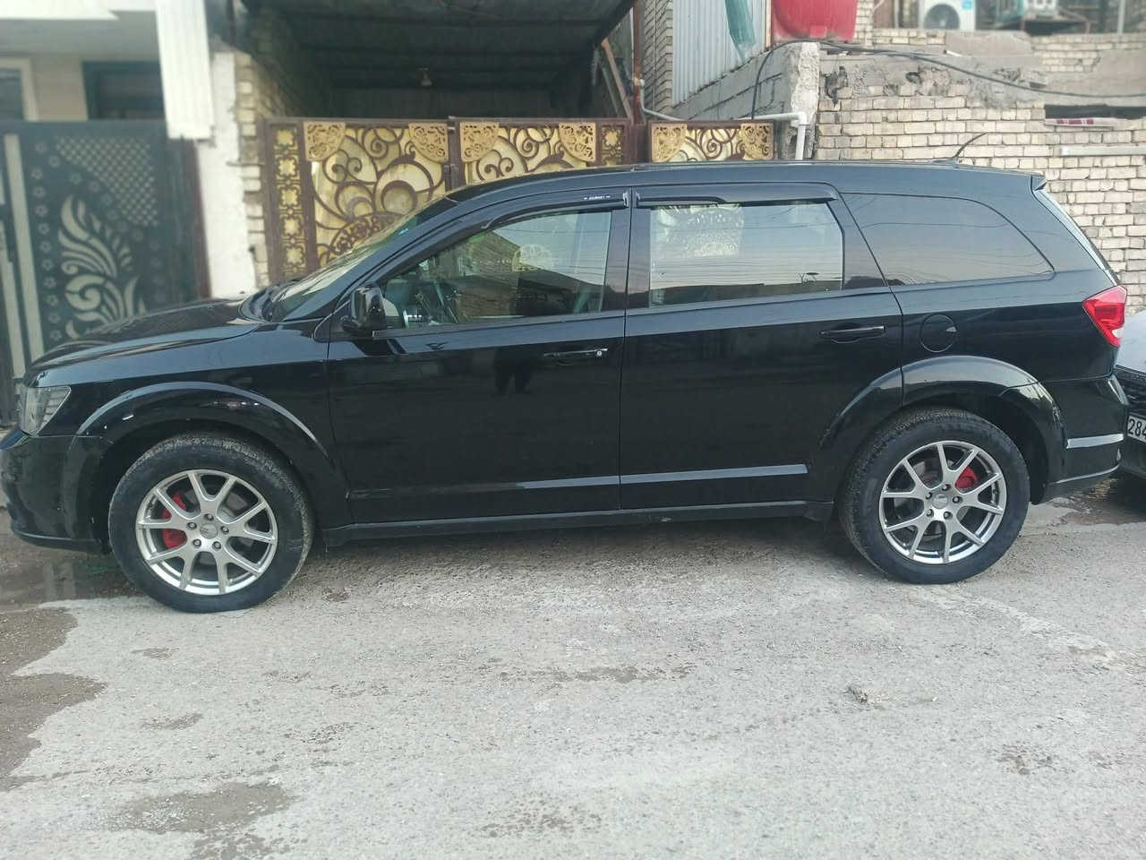 دوج جورني 16 ارتي 6سلندر فول مواصفات شمالية قطعتين تبديل اصليات بدون صبغ بس دعامية امامية مراوس بكرفان حسب الرغبة 
سعر 125ورقةمكان بغداد 
***********
