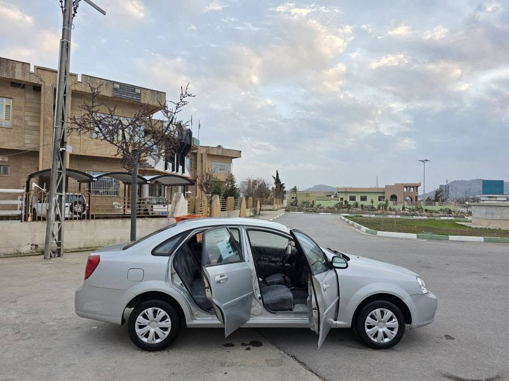 لۆک لۆک بل پاکەت 
ماڵی دۆست نموونەی جوانی 
ئۆپترا مۆدیل 2005 گێر حادی 
رەقەم بەخدادی ئەسڵی سەنەوی ئەسڵی هەیە بەشەرتی ئەوەلیان واجیهەشم بۆ راکیشاوە بی کێشەو موشکیلایە 
نوکە دەرزی لێدراوی پیوە نیە 
موس براوە بەشەرتە ماڵاکە بەس ماشاڵڵەی دەۆێت چونکە زۆر لۆکە 
بۆجوانی لەسەر کاڵ بوونەوە کامل کورە کراوە زۆر جوانە 
هەموو گیانی مەزبووتە تەبریت ساردوو گەرم مەزبووتە چوار ویلو تایەی لۆکی لەژیرە پاتڕی لۆکەو دینار مەسرووفی تیانیە شاشە ئایپادە دەسک مۆنیکایە جام کارەبایە 
شوێن رانیە *********** کۆتای $36 رانية, السليمانية
