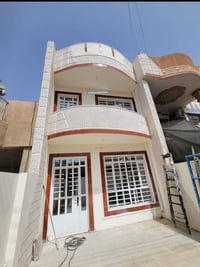 #دارللبيع المساحة (90م) بواجهة  (4.50×20)  يحتوي على  صالة ومطبخ وخدما...