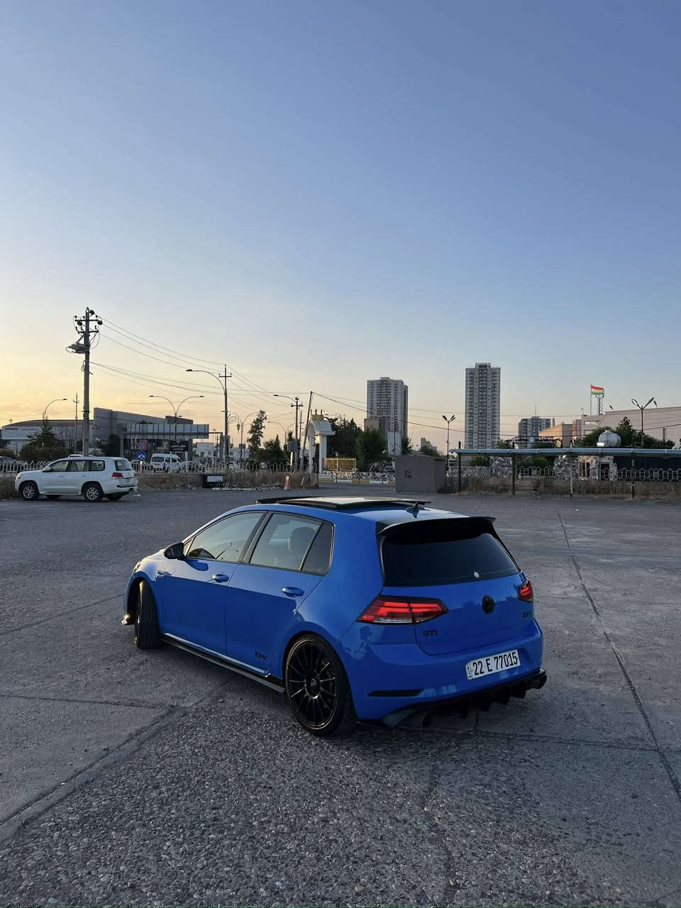 كولف gti 2021
قطعة مميزة
نضيف كلش 
جاملغ خلفي جهة السكن صبغ و صندوك مبدل بلادي بدون ارباك
بجم كبس و بدون اي نقص 
٤٧ الف ميل ماشي 
*********** 
مكان سيارة اربيل
سعر ١٧٥ و مجال بسيط
