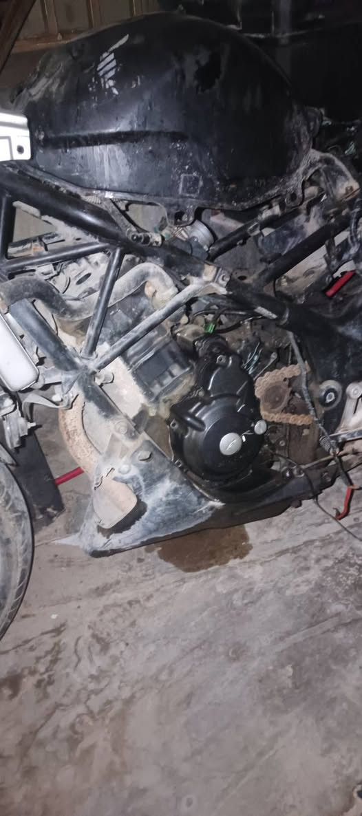 سلام عليكم كوم حديد
دراجه بطح ربع للبيع اسمهه Honda CBR250r

موديل2011

الدراجه متروكه صارلهه شهر فصختهه و تركتهه و مالي واهس اصلحهه النقص إلي بل مكينه ملف و ضفيره و عقل و باتري ضفيرتهه القديمه موجوده مكينتهه ناعمه و ما مفتوحهه

السعر 300اسعر مكاني بغداد الدوره عرب جبور أو البعيثه

 و بيهه مجال تفيد تعمير لو مال لعب الرقم *********** أخيك إذا مو شراي مو تكسر بل سعر
