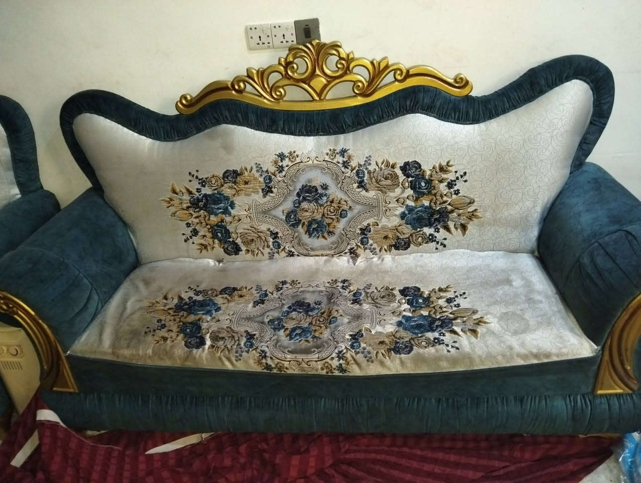 السلام عليكم ورحمة الله
تخم للبيع 10 مقاعد سعر 140 وبي مجال 
قبل شهرين غيرت سفنج مالته المقاعد الكبار مالته 
مكان بغداد خلف مرور الرستميه 
***********
