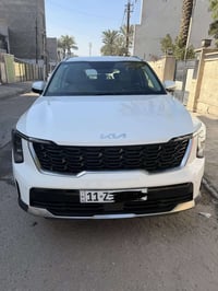 ….. سورنتوا للبيع موديل 2025 خليجي ماشيه 19 الف كفاله عامه من الضربه و...