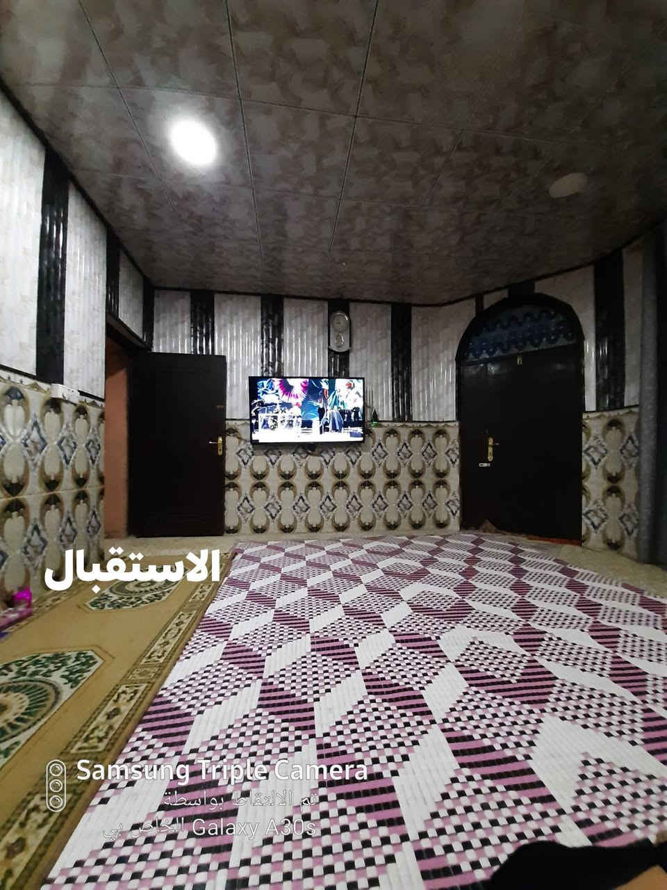بيت 200متر طابو في منطقة الشمري اول فرع شارع الضغط قريب على سوك الشمري
البيت نص عكادة ونص مسلح بية (غرفتين 4×5) و(غرفة 4×2ونص) و(ستقبال 6ونص ب4ونص)   و(مطبخ8 أمتار) البيت يرادلة ترميم للمطبخ والغرفة جديدة5×4 
 السعر 65.
***********  ابو زهراء
