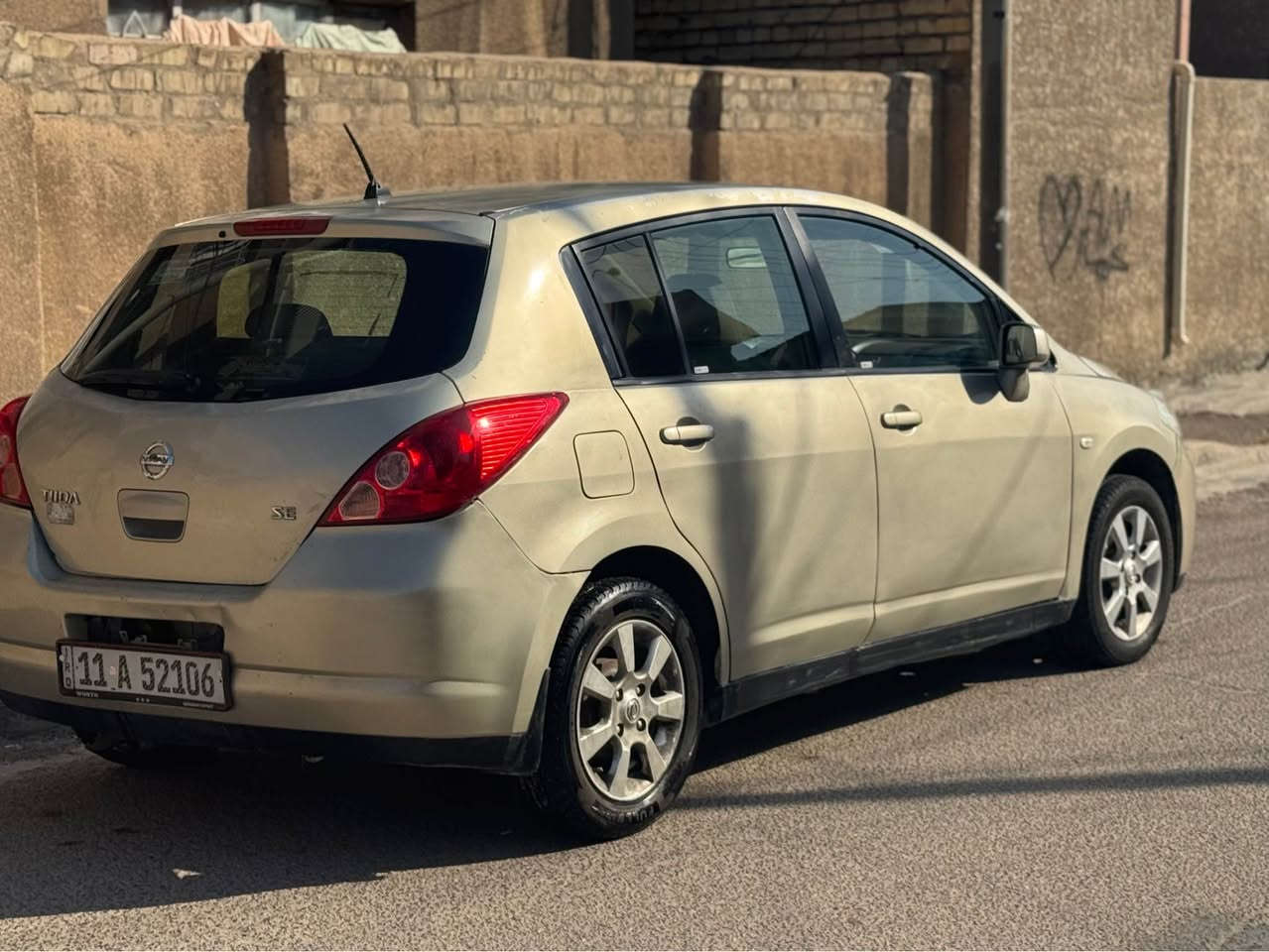 السلام عليكم
نيسان تيدا خليجي 2008. لون ذهبي. محرك 1600. رقم بغداد جديد بأسمي. عليها ادامة كاملة مابيها نقص. تخم تايرات جديدة. صدر امامي خلفي جديد. منظومة تبريد كاملة جديدة. باتري جديد. ادامة على المحرك ومنظومة البانزين. شاشة اندرويد وكاميرا خلفية. السيارة بيها صبغ صفحة الصدر و الجاملغ الامامي جهة السايق اثر شخوط وجراد   شاصي ولغود كلها مكفولة. سيارة استخدام بيت ومابيها نقص. 
السعر. 67 ورقة وبيها مجال بسيط جدا
مكان السيارة بغداد البياع
للتواصل *********** بغداد, العراق

