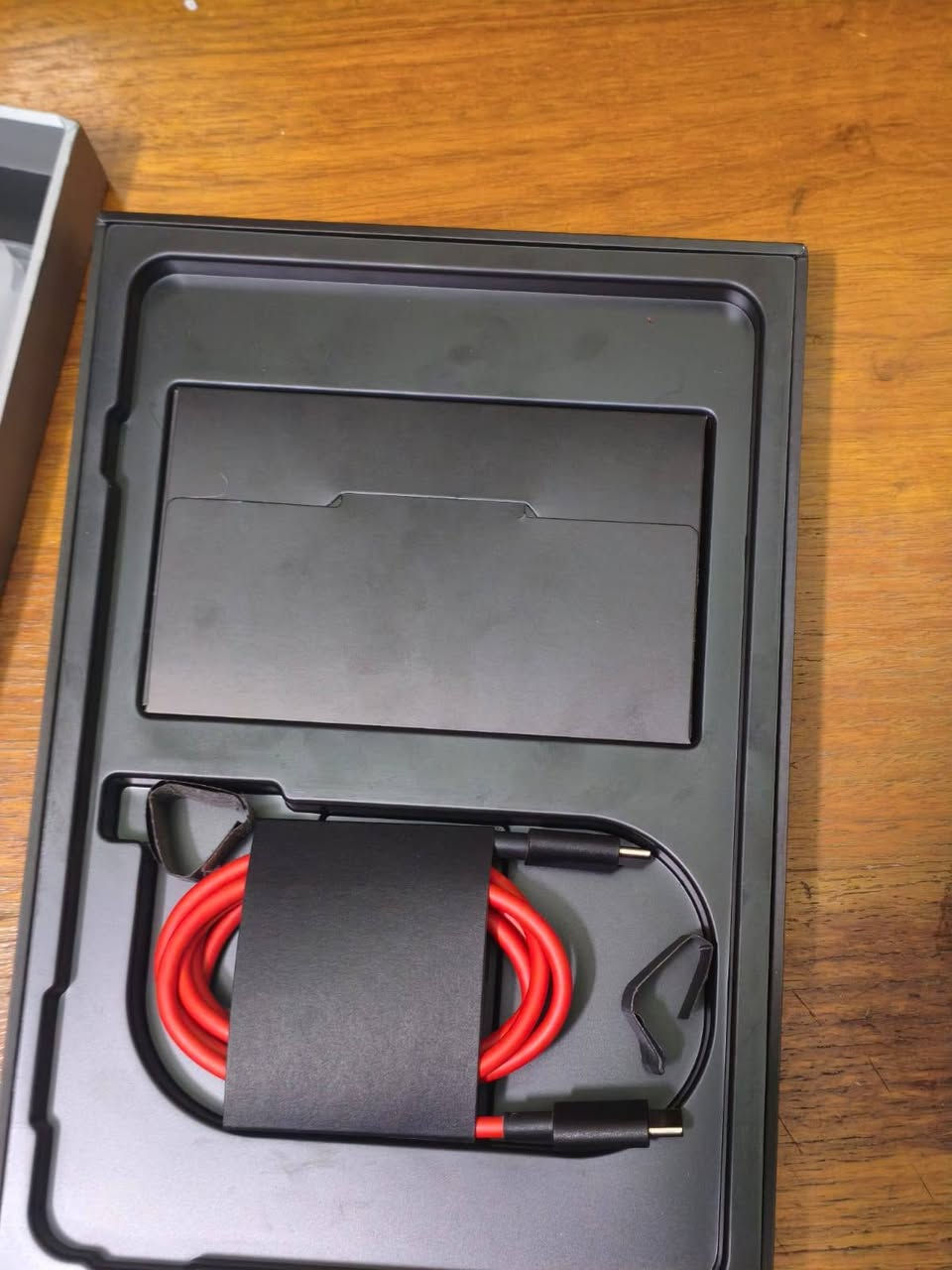 ايباد ريد ماجك استرا واحد تير بايت ويا شاحنته الاصليه و كفره الوكاله و شاشته الوكاله بيه فطور الجهاز كلشي ما بي نضافه فول بي شخطه صغيره كلششششش من يم شحن علا ايطار مثلا ما موضح بل صوره  سعره مليون200وبيه مجال مكان ديوانيه رقم للاستفسار *********** وتساب
