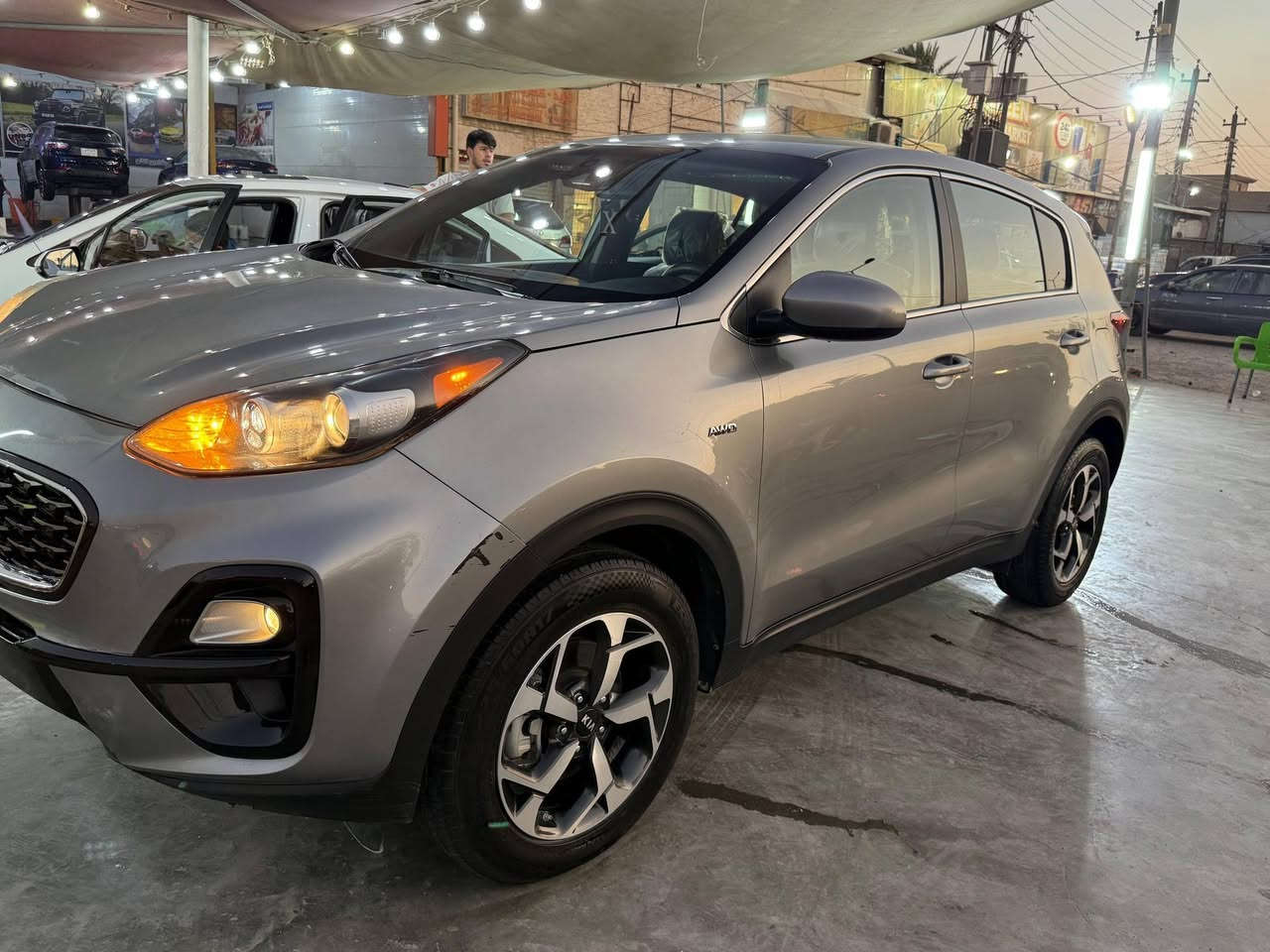 للبيع كيا سبورتاج أمريكي موديل 2022
حادثها خفيف (بارد) بالبنيد وبالجنطة فقط
رصعة، السيارة ما بيها أي قطرة صبغ
الاسبير وكالة
ماشية 71 ألف ميل

المواصفات:
 • نص فول
 • مانع انزلاق
 • فور ويل
 • 3 أنظمة قيادة
 • تحكم ستيرن
 • كاميرا دواره
 • تحديد مسار
 • تبريد قطعتين

💰 السعر: 195 ورقة
📍 الموقع: بغداد – الغزالية

السيارة نظيفة وجاهزة للفحص


**إذا كنت صاحب هذا الإعلان وتريد حذفه لأي سبب، رجاءا أرسل رسالة إلى الدعم الفني**