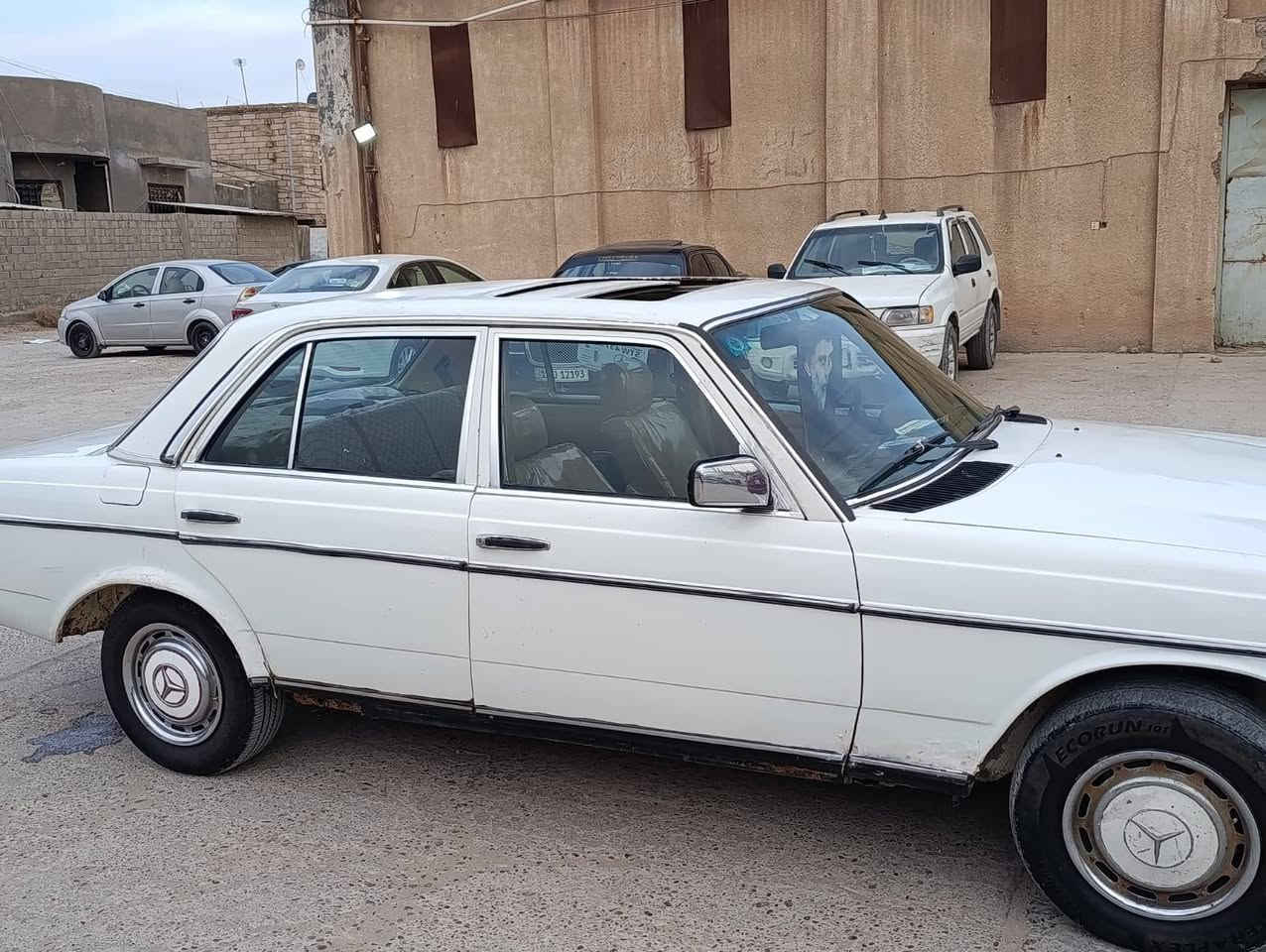 السلام عليكم ابو جحيل للبيع فول مواصفات جام كهرباء فتحت سقف محرك وكير بلاديه موديل 83 سعر 47 بيه مجال قليل بسمي ***********
