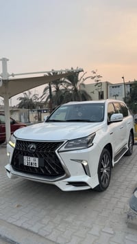 لكزس LX570 • ٢٠١٧ • ١٤٩٠٠٠ كم