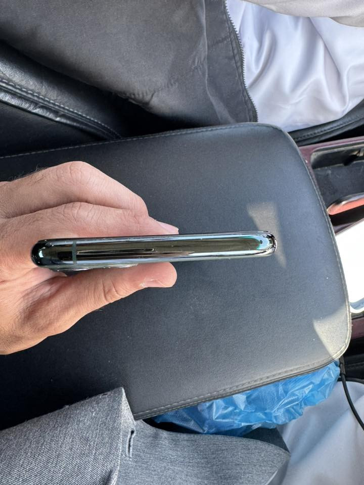 السلام عليكم
آيفون ١١ برو ماكس مكفول من شدخ أخذته اول مانزل بمليون ونص ع إيدي مامبدل بس لزكة  كفالة بطارية ٩٠ لا معاليه ولا طاب تصليح وجهاز ضامة صار اكثر من سنتين نموذج m ذاكرة ٢٥٦ لاستفسار 
***********
