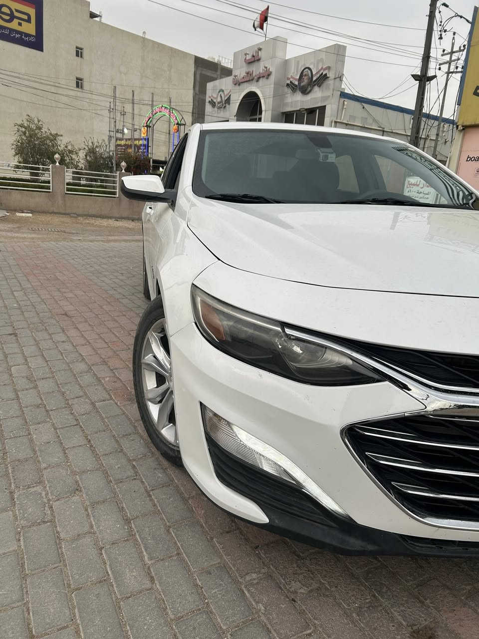 السلام عليكم شباب
شلونكم انشاء الله بخير 
بيع مستعجل لضرف مادي ‼️‼️ 
شوفرليت ماليبو ٢٠٢٠ (سيارتنا)
رقم الشاصي/ 1G1ZD5ST0LF027113
الفئة /Lt
الون /ابيض 
الرقم/كربلاء 
حجر البيئة /موجود بلادي 
جيك انجن/ ماكو ابد 
تخم تاير جديد. امريكي شرط 
الحادث/ من امريكا جاملغ ٤ اصابع واصبعين بالبنيد 
البنيد مبدل نفس اللون وجاملغ انرش بسبب الصباغ وهوه مابي شي 
الراديترات/ بلادي 
منظومة التبريد / مال ٢٠٢٤ جديده والراديتر وكاله مو تجارية والغاز ايسي ديلكو البطل ماخذه ب١٨٠ الف 
بالعراق صار بيها حادث شخط باب السايق وخلف السايق. على كدهن صبغ وموجوده صور الشخط 
ادامة كل ٦ اشهر. بلكات وادامة شاملة للمكينة 
دهن الكير كل ٤٠ الف كيلو يتبدل هوه والفلتر 
بانزين محسن ممشتمه العادي ابد 
مكينة ممفتوح بيها شي غير البلكات والنوزلات علمود الادامة 
دهن اصلي. ايسي ديلكو 
مكينة بلاد وكير بلاد 
كهربائيات كلها بلاد ممفتوح بيها اي شي 
ممشة السيارة ٢٣٨ الف كيلو. وترايك وين ماتريد 
للعلم السيارة معوقين بأسم والدي. بعدلها سنه وتصير حره. تجي تفحص وتطلع وين ماتريد. جاهزة من كلشي بس تدير بانزين ودهن وتطلع وين ماتريد 
مكان السيارة كربلاء 
السعر ١٢٥ وبيها مجال 
للاستفسار الاتصال او تواصل واتساب  ***********
وحياكم الله جميعاً
