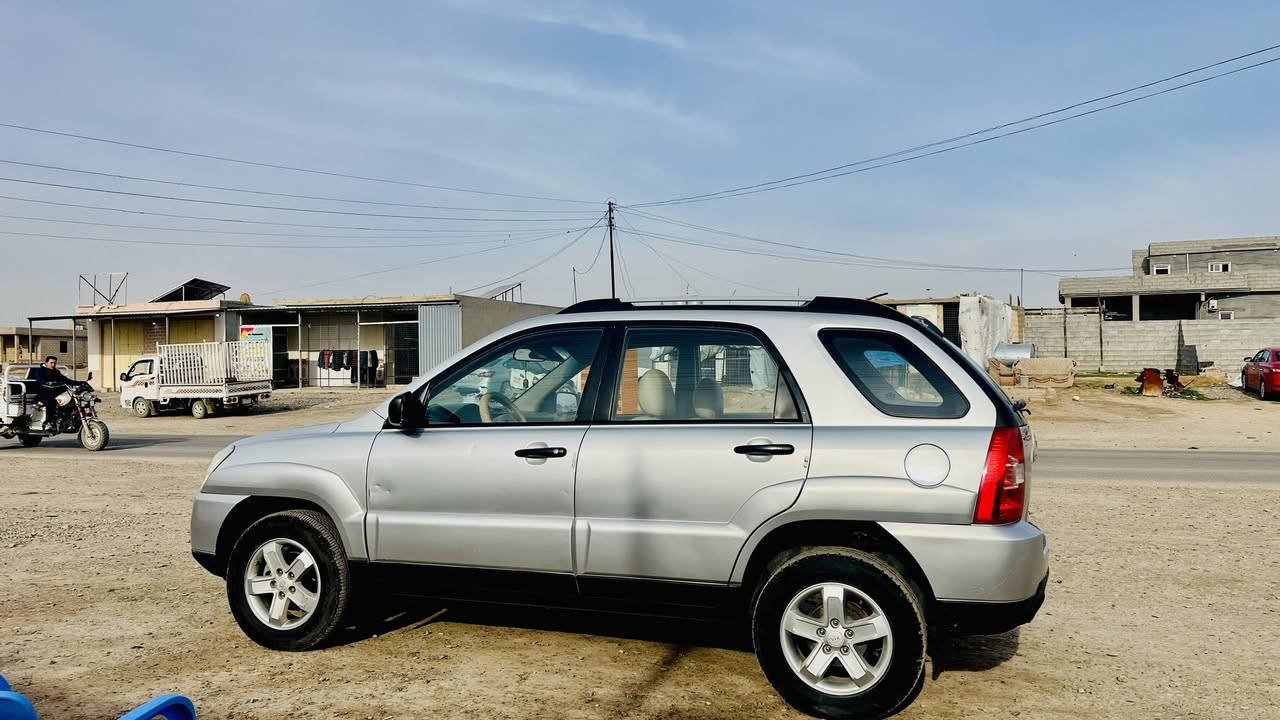 #اعــــــــــــــــــــــــــــــــلان
السلام عليكم ورحمه الله وبركاته 
#سيارة كيا سبورتاج للبيع موديل ٢٠٠٩
سيارة خليجي كلين تايتل يعني وكالة 
بيها بعض الأماكن تكحيل بسيط اما البقية كفالة من الدعامية للدعامية تايرات جدد باتري جديد ترايك للبصرة محرك جديد كلشي بل شرط رقم اربيل دولي سنوية تنتهي بل ٢٠٢٩ وبأسم والدي مع كابون بانزين ومن الله التوفيق 
للاستفسار اتصل على الرقم التالي ***********
