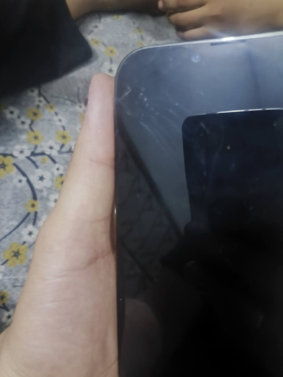 السلام عليكم جهاز 13برو ماكس 256 بطاريه بلادي بلادي بلادي 88 مثل ماموضح بي ضربه بشاشه تواصل واتس ***********
