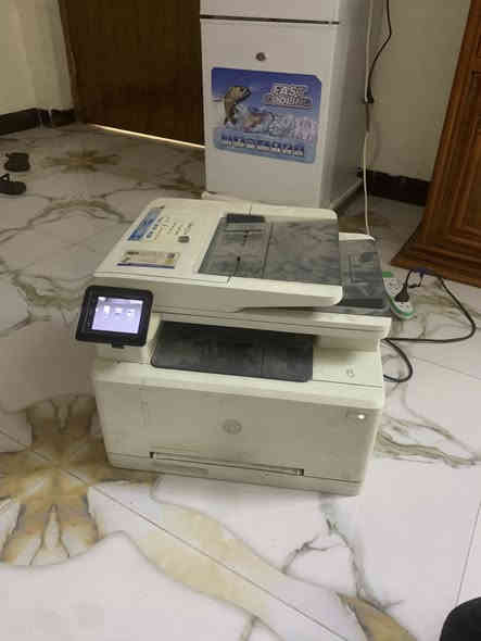 طابعه اج بي ليزريه ملون 22نسخه بالدقيقه ناقصها بس كاترج  للستفسار اتصل ***********
