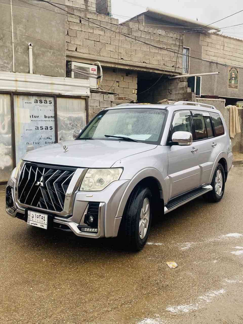 سلام عليكم ورحمة الله وبركاته
ميتسوبيشي باجيرو 2008 حبتور:
- *الحالة:* مكفولة، كفالة عامة بدون صبغ  بدون تبديل وبدون جراد قطرة جراد ما بيهه مكفوله 
- ⁠هزه جديده بهاذ الشهر بسمي تحويل ثاني يوم 

- *المحرك:*
- سعة 3.5 لتر
- 6 سلندر
- 250 حصان
- عزم دوران 329 نيوتن متر
- *ناقل الحركة:*
- أوتوماتيكي 5 سرعات
- نظام Sportronic
- *الدفع:*
- رباعي 4WD
- نظام Super Select 4WD
- *اللون:*
- سمائي (سلفر)
- *المواصفات الداخلية:*
- مقاعد جلد
- مقاعد  كهربائياً
- شاشة لمس 
- نظام صوت 10 سماعات دمام 
- مكيف هواء مزدوج ‏ثلاث قطع تبريد 
- نظام تدفئة وتبريد للمقاعد
- *المواصفات الخارجية:*
- جنوط 18 إنش
- مصابيح زينون
- مصابيح ضباب
- مرايا جانبية شفط  كهربائياً
- نظام دخول ذكي
- ⁠فتحت سقف ‏كبيرة
- *الأمان:*
- نظام ABS
- نظام EBD
- نظام ESP
- نظام تحذير من الاصطدام
هذه بعض المواصفات الأساسية،
السعر 120 وبيهه مجال مكاني بغداد الكماليه 
***********
