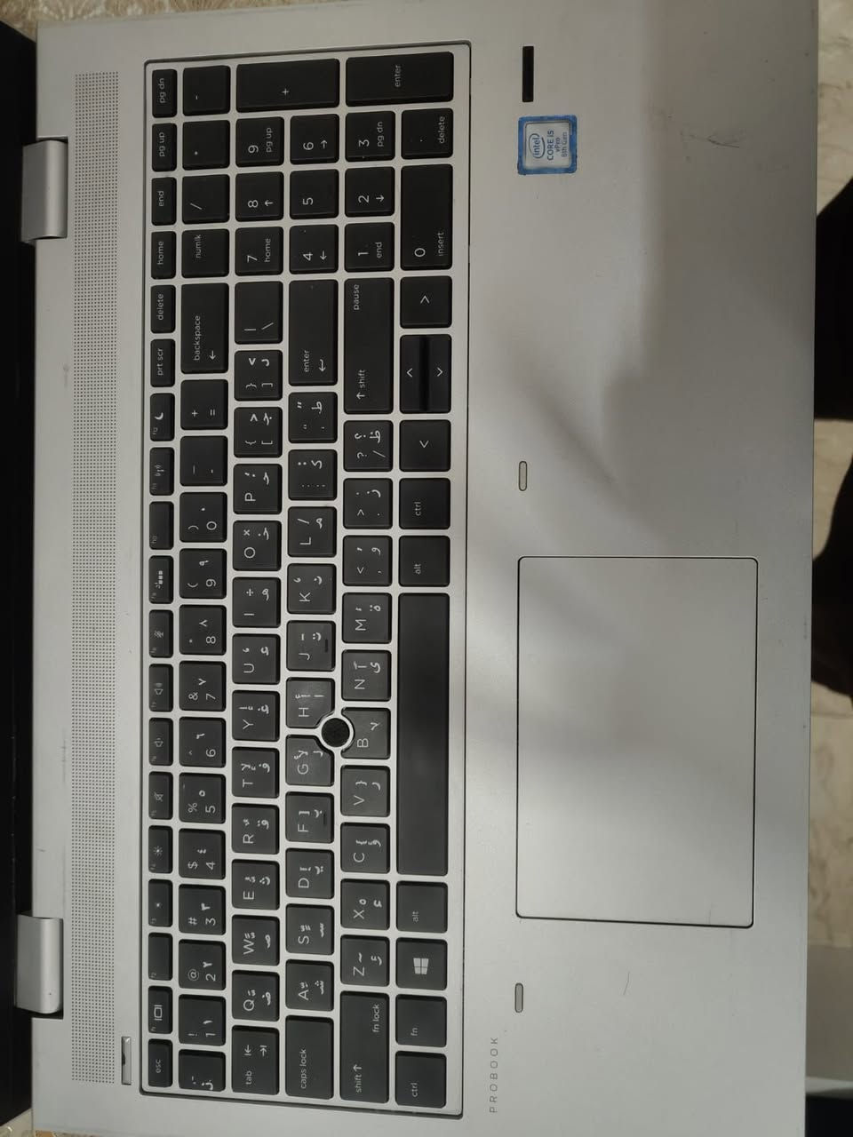 حاسبه للبيع السعر ٣٠٠ قفل عنوان بنوك
Intel Core i5-8365U
تفاصيل المعالج:
 * الموديل: من الجيل الثامن لشركة Intel.
 * عدد الأنوية: رباعي النواة (4 Cores).
 * السرعة: التردد الأساسي هو 1.60 جيجاهرتز، ويصل مع خاصية "Turbo Boost" إلى 4.10 جيجاهرتز.
 * الفئة: يتميز هذا المعالج بدعم تقنية vPro، مما يجعله ممتازاً للأعمال المكتبية والأمان.
معلومات إضافية عن الجهاز:
 * نوع الجهاز: HP ProBook 650 G5.
 * نظام التشغيل الأصلي: يدعم ويندوز 10 بشكل أساسي وقابل للترقية لويندوز 11.


**إذا كنت صاحب هذا الإعلان وتريد حذفه لأي سبب، رجاءا أرسل رسالة إلى الدعم الفني**