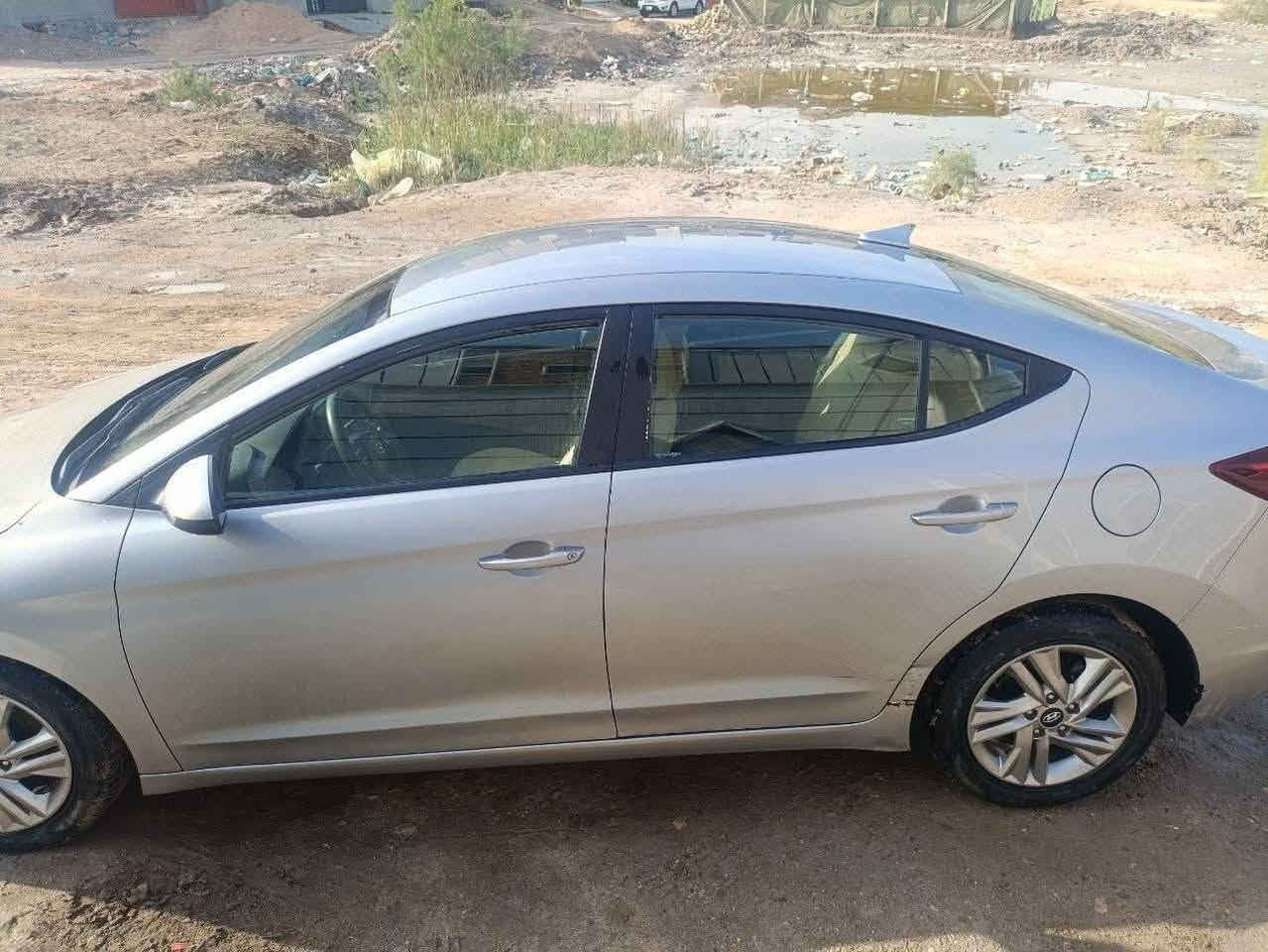 هيونداي النترا ٢٠٢٠ امريكي .محرك  ٢٠٠٠ دوش بلادي مكفول  و گير بلادي مكفول . تبريد شغال . شاشة كبيرة دجتال . نقطة عمياء . تحديد مسار . رادارات أمامي وخلفي وجانبي . مثبت سرعه . وقوف ذاتي . مانع اصطدام . دواخلها مكفولة. رقمها بابل بأسمي ماشية ١٠١ الف ميل حادثها چاملغ امامي ايمن . سعرها ب ١١٩ ورقة. بالحله و كربلاء ***********
