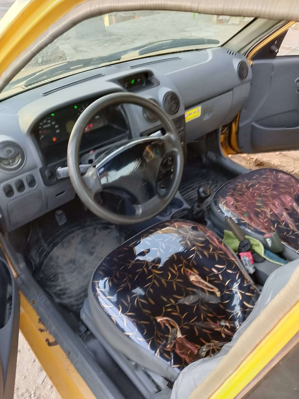 السلام وعليكم 
سايبه موديل 2012 سنويه ل30 
رقم بابل مالكهه بل ديوانيه يمي 
 نكليزي مصفره هيئه وغرامه
كير محرك فول الفول
دواخل ارضيه كيجات كله شغال
تبريد ثلج حداديه تخم تاير كهربائيات كله جديد
ماعايزه برغي كبل لشارع 
مابيهه ضربه ولاتبديل فقط خياسات ملكطه 
شواصي معمره سياره نضيفه مامتعوبه 
سياره تاكل بيهه خبزه تعيش عائلتك 
السعر 30 وبيهه مجال شراي شلع عيوني
للاستفسار الاتصال ‏‪***********‬‏
