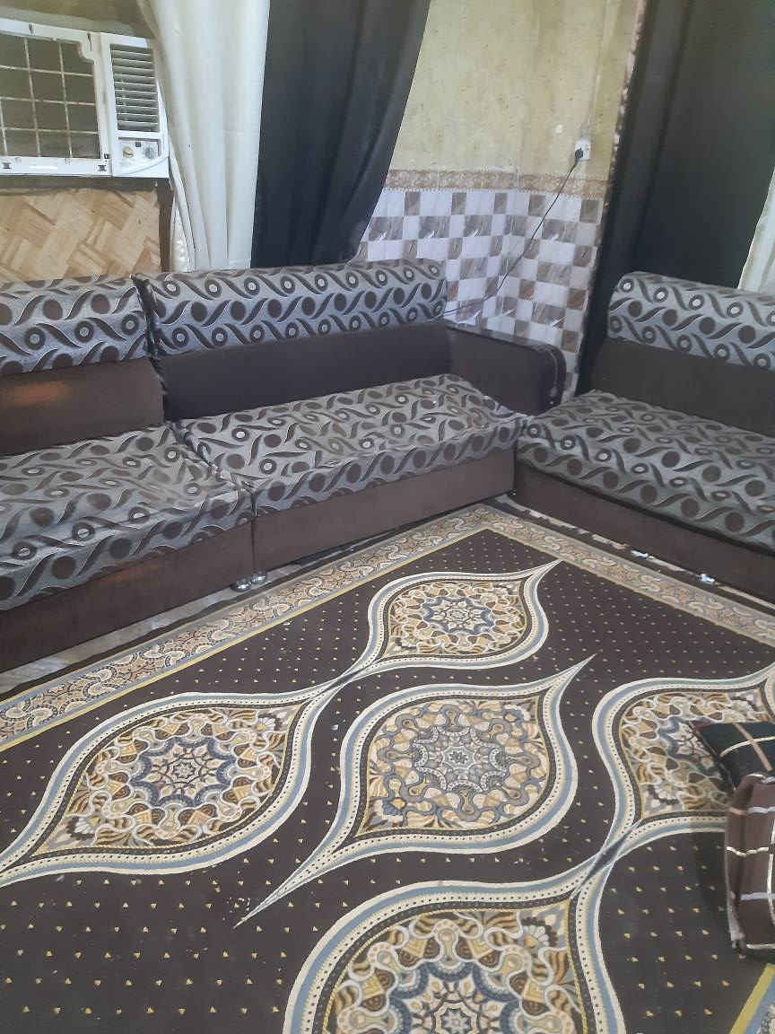 ديوان للبيع السعر ٥٠ ألف بحا
بحاجة لترميم ١٢مقعد
***********
