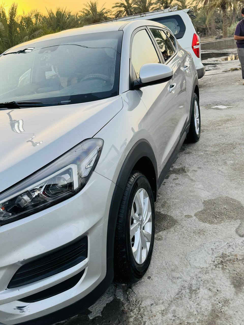 السلام عليكم
توكسان موديل 20
وارد أمريكي بيه جاملغ وبنيد والباقي مكفول
داخل لونين اسود ورصاصي
شاشه تحكم ستيرن سايد بريك بصمه
رادار أمامي وجانبي
كامره خلفيه اماميه
للاستفسار الاتصال ***********
مكاني بابل مع السونار
السعر 180 $
