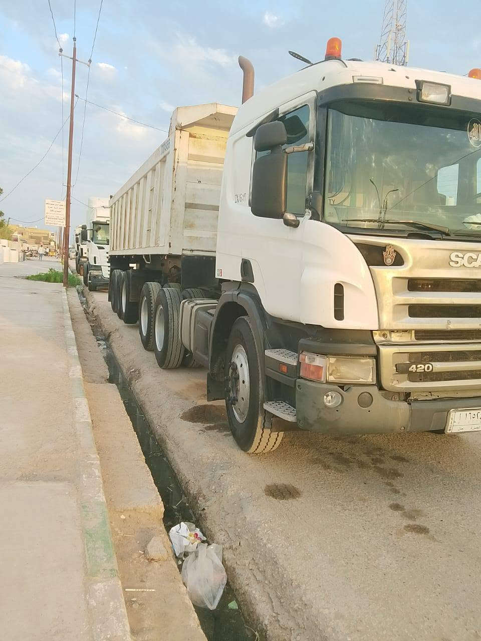 السلام عليكم مكلف بالنشر للبيع سكانيا موديل 2008 لامعلايه ولامنصايه
مجموعه ورده كرسي عالي گيرها 1000مكينه انجگتر خطين
رقم بصرة 
بس راس او راس وعربانه للاستفسار الاتصال على الرقم ***********
