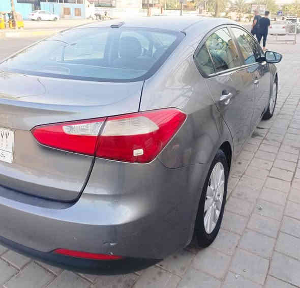 السلام عليكم فورتي 2016 وارد امريكي حادثه جاملغ بدون دواخل وبدون ايرباك  صور الحادث مرفقه سياره بيه 4 قطع رش بدون ضربه فقط رش تفحص اي سونار يعجبك محرك 1800 دوش كير ومحرك كفاله صدر جديد تبريد ثلج سياره ماشيه 108 حقيقي رقم بغداد بأسمي السعر 100 يعني دفتر وبيه مجال مكاني بغداد الكراده ***********
