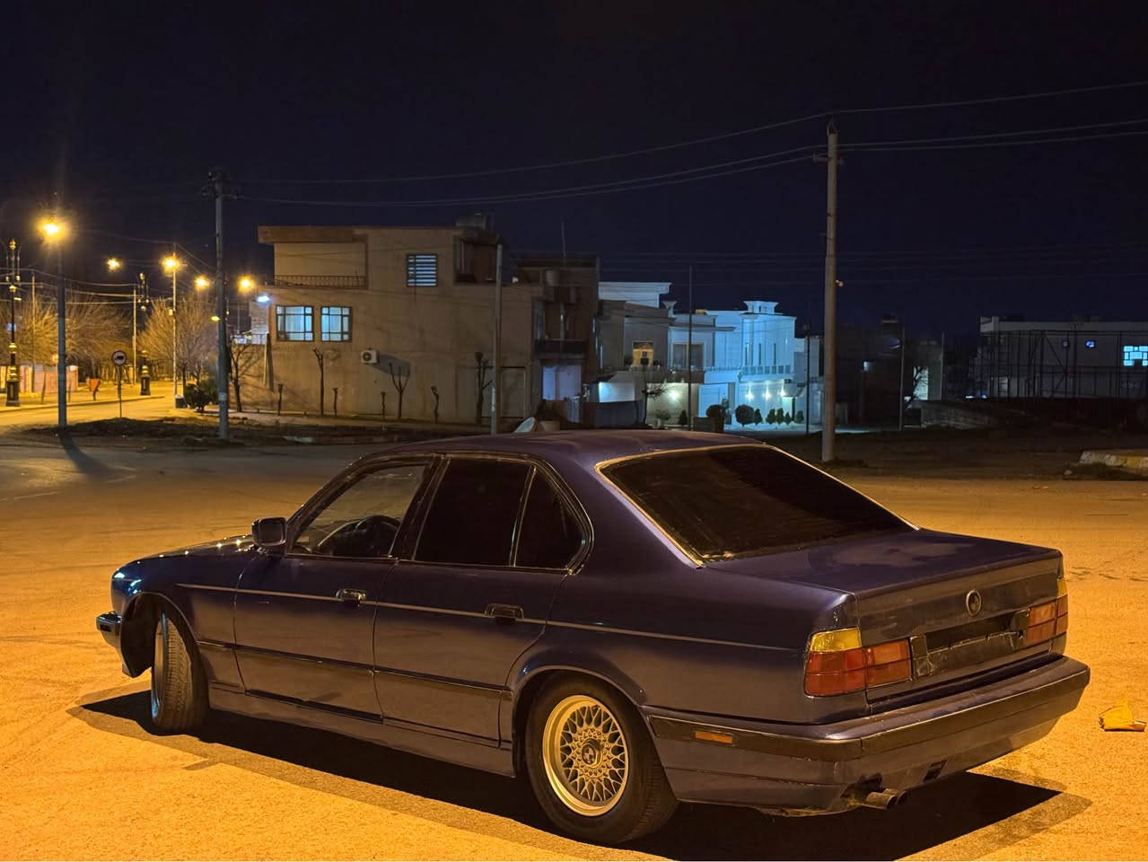 سەرەتا بەناوی خوا 
سەیارەکە سەنەویەکی هەیە بە علوج دەی فرۆشم 
مۆدێل ١٩٩١
کوشنجڵد سیاحی
ناوخرفەی لۆک 
سوکان m
کارەبایەتیو گێرومەکینە بەشەرت
موسوبراوە بەشەرت
٢٥٠ مەسرەفیم تێدا نەهێشوە 
تندوتۆڵ 
ویلوتەیای لۆک 
تازە کامل کورە کراوە 
سەیارەکە وەسفی ناوێ تاکو خۆت نەیبینی 
سەعری ٣٠$ گەڵاو تۆزک مەعامەلە
شوێن:قەڵادزێ
***********
موشتەری نی سەری منو خۆشت مەیەشێنە بشدار, السليمانية
