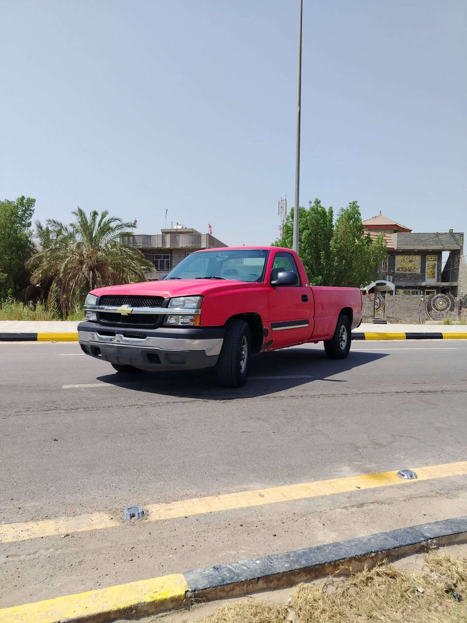 السلام عليكم شوفرليت سلفرادو موديل ٢٠٠٤ مال مزاد سياره حلوه مال جناي مكينه 8 سلندر 5300 كير 700 تخم تاير جديد تبريد ثلج سياره خير من الله شلعه ومعدل لا تنقيص ولا تبخير سياره تعبان علية كلش منفوضه نفض ما بيه نقص برغي واحد وبيه بس هاي الطخه الي بل بدي طك تاير *********** مكان السياره واسط العزيزيه تصال بل رقم
