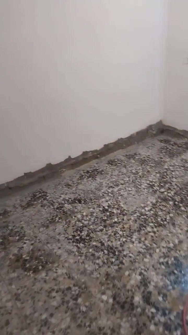 نص قطعه للبيع منطقه الاستكشافات بضهر بانزين خانه الابتسام خامس فرع غرفه واستقبال ومطبخ وصاله وملحقاته صب مسلح ٧٢ متر رقمي *********** واتساب

