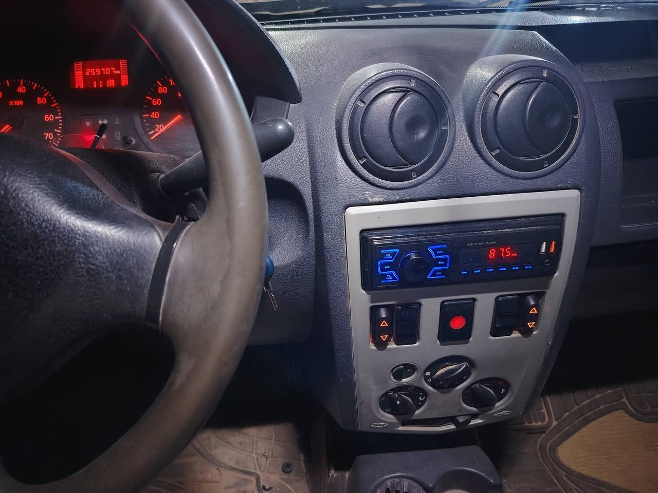 رينو لوگان مديل  2012 كير محرك مكفول ستيرن باور  جام تماتيك و تقفيل سنتر لوك  رقم جديد سنويه جديده  مكان سماوه   السعر 50  وبيه مجال تصل  او وتساب ***********
