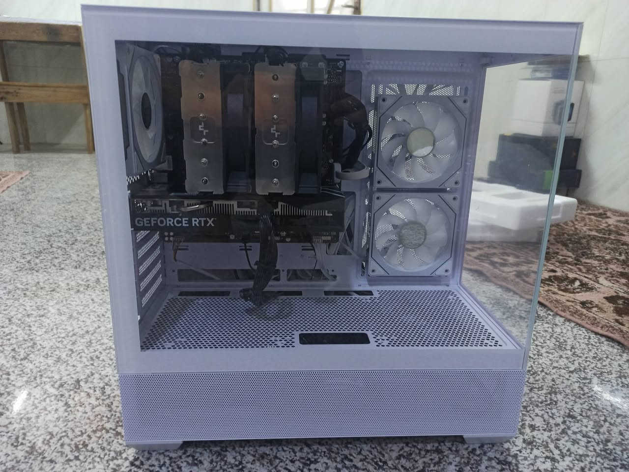 1. المعالج: Intel Core 
i7 12700F

2. اللوحة الأم: Gigabyte B760M DS3H DDR4

3. كرت الشاشة: GALAX RTX 4060 8GB OC 2X

4. التخزين: Lexar NM620 1TB NVMe Gen3

5. الباور سبلاي: Segotep BN750W 750W 80+ Bronze

6. المشتت الهوائي: Deepcool AG620 ARGB

7. الكيس: Sama SV02 ATX (بيضاء)

8. الرامات: TEAMGROUP T-Force Delta RGB 32GB (2x16GB) 3200MHz CL16

كم شهر من خذتها ما استعملتها اهواي 
بعدها جديده و بعدها بل ضمان 
فقط الكيس 

اذا حاب تشتري  الUBS ++الشاشة
تفضلي خاص 
للتواصل واتساب 
***********
توصيل كل محافظات عندي
