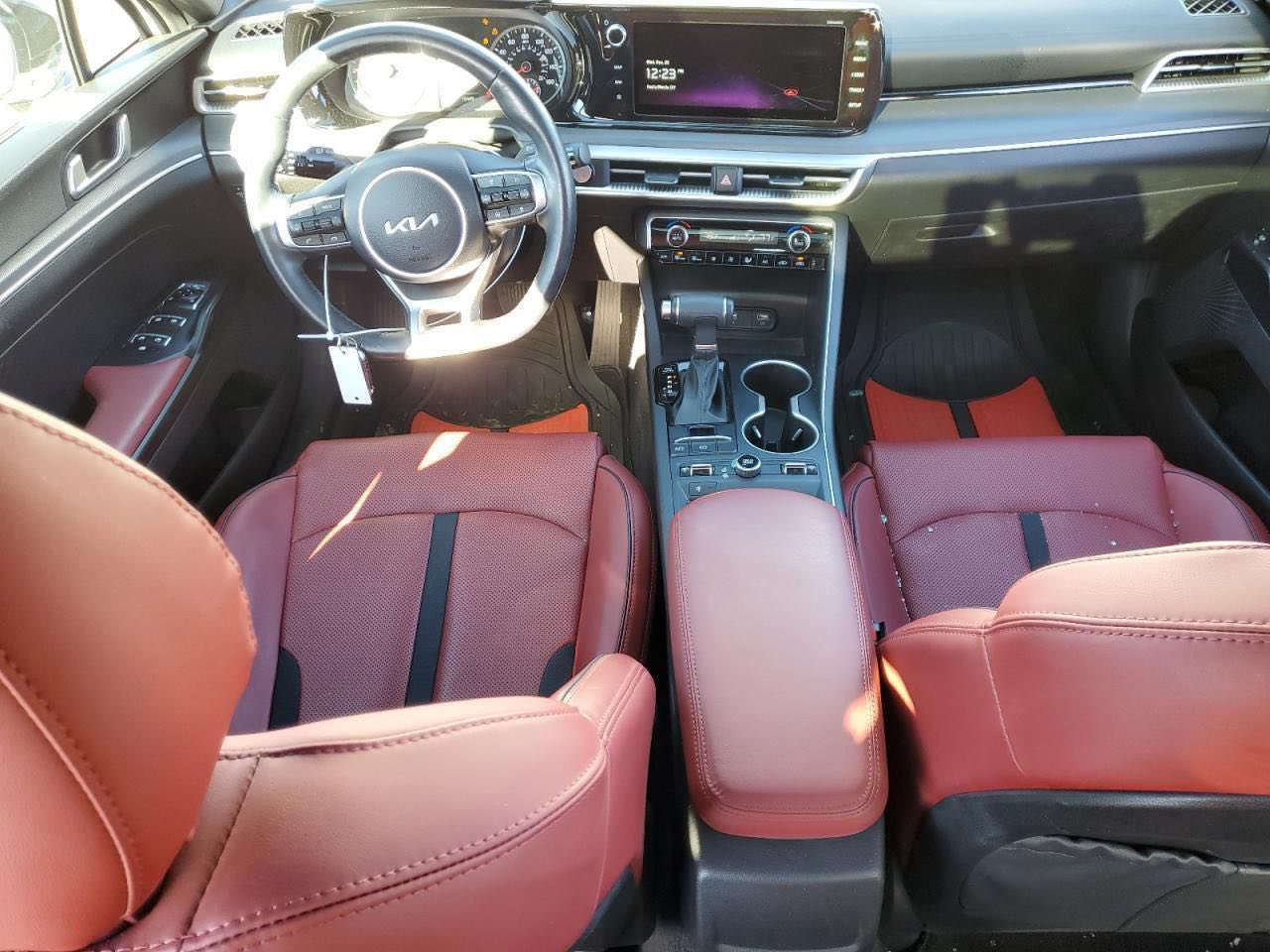 سلام عليكم كيا k5 مديل 2022 فول واحد عله واحد جيتي لاين ماشيه 32 
 الف كيلو صور الحداث مرفوقه 
الاتصال ***********
