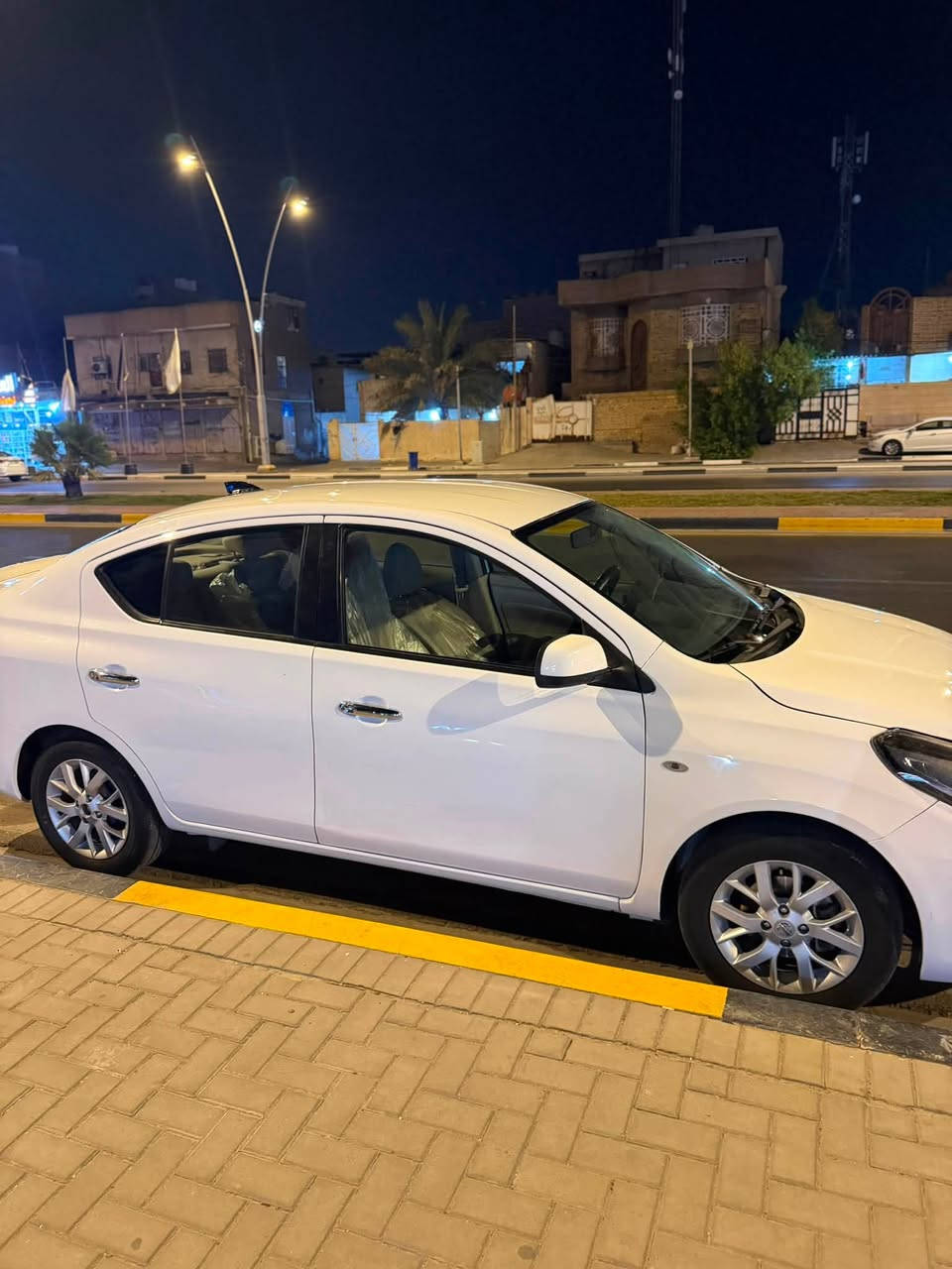 السلام عليكم
نيسان صني هندي بليته زركه فول مواصفات اربع جام كهربائي وتبريد خلفي  مكفوله كير ومحرك وتخم تاير ماشيه ٣٧ لف بيه صبغ جاملغات اماميه فقط  بيه بارد مكانات قليله تجي وشوف السعر 105$وبيه مجال عنوان السياره بصره حي المهندسين مقابل القبله للاستفسار***********
