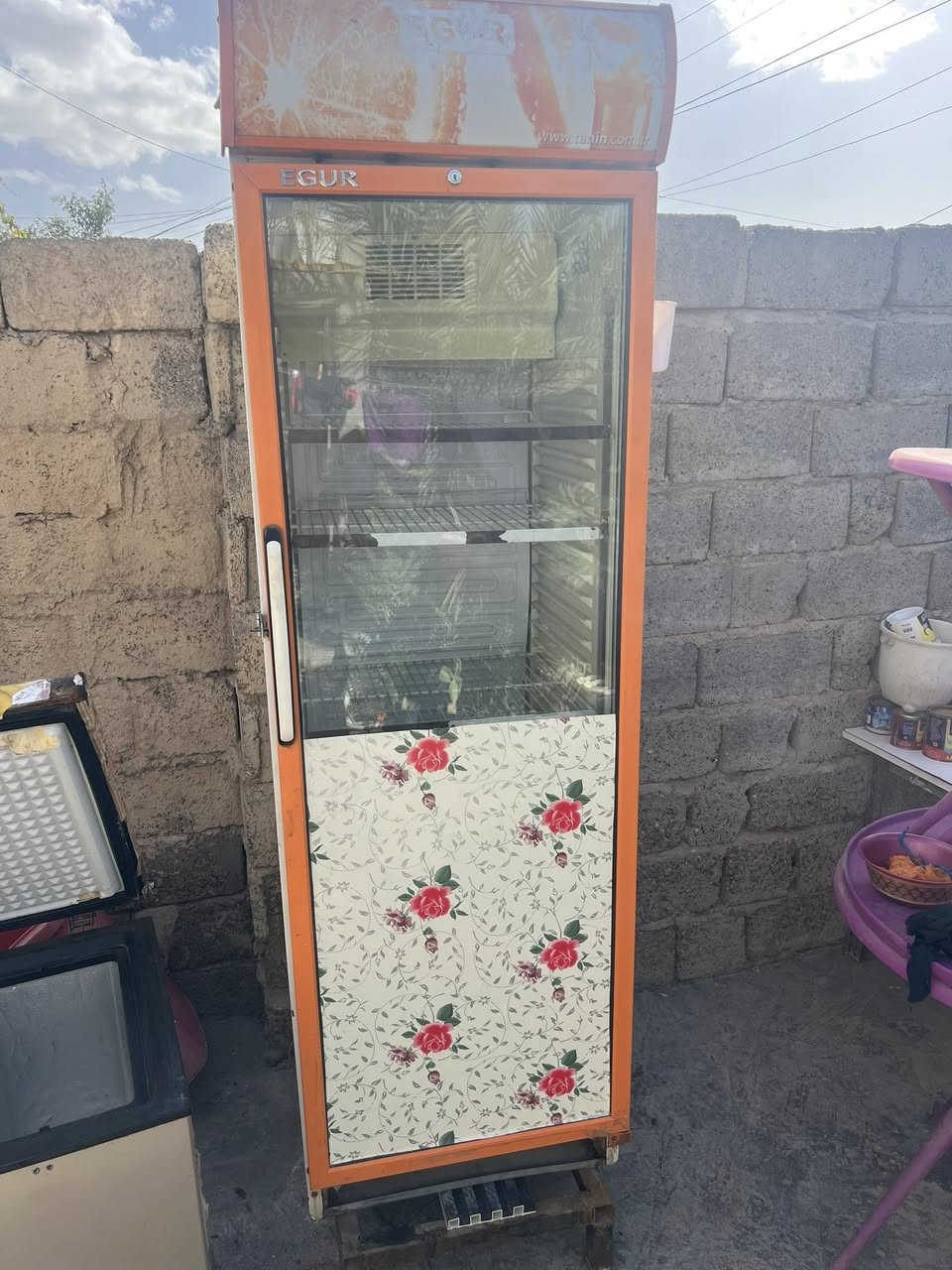 ميز عدد 4
كراسي عدد10
عارضه او براد 
رقم هاتف ‭0789 149 5815‬
سعر مالتهن 350 وبيهن مجال
