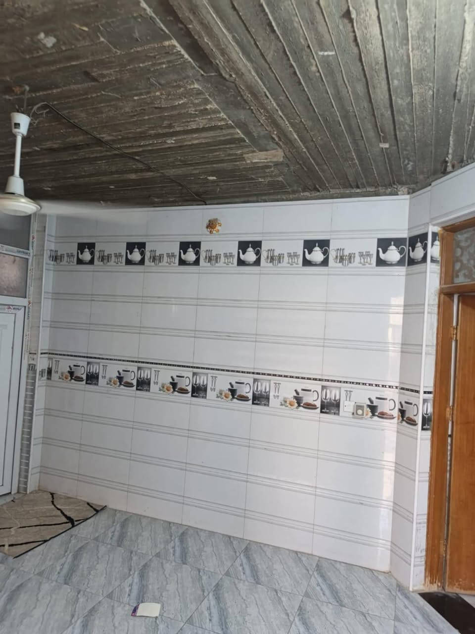 بيت للبيع في بابل نادر الثانية كراغول شارع الكبان مساحة ٢٠٠متر غرفتين نقص فقط السقوف رقم الموبايل ***********
