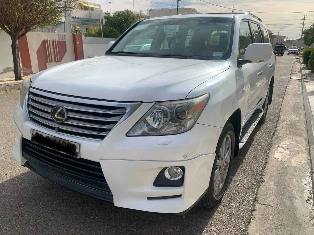 لیگزز٢٠١١ قەپات مواسفاتی ناو قیسی رەقەموو سەنەوی نوی  چاملخی سەکنی پیشەوە بۆیاغە جەمپی پیشەوەی هەیە چاملخی دواوە تۆزي تەحدیلی هەیە لەگەل بستیک بۆیاخ  مەکینەی کراوەتەوە بەلام بەشەرتی هەموو شت ئەیدەم کارەباییاتی گشت گیانی بەشەرت ***********
نرخ.٣٢٠ مجال أربيل, العراق
